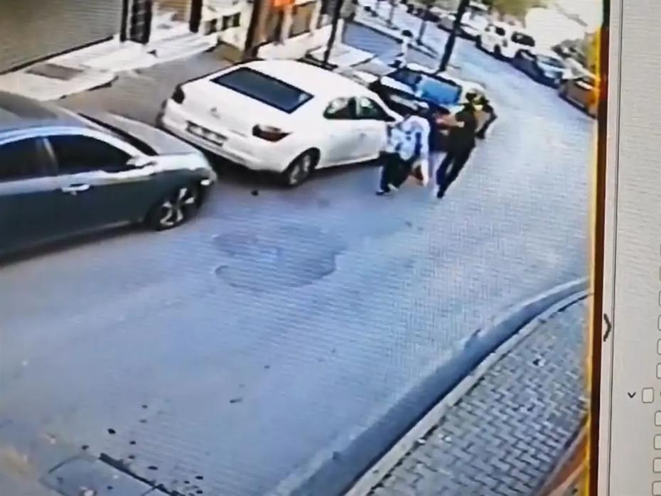 Şişli’de Sokakta Kadına Şiddet Olayı Güvenlik Kameralarına Yansıdı