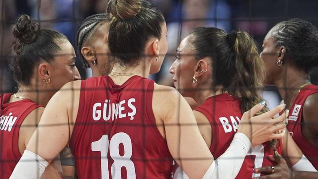 A Milli Kadın Voleybol Takımı, Letonya'yı Set Vermeden Mağlup Etti