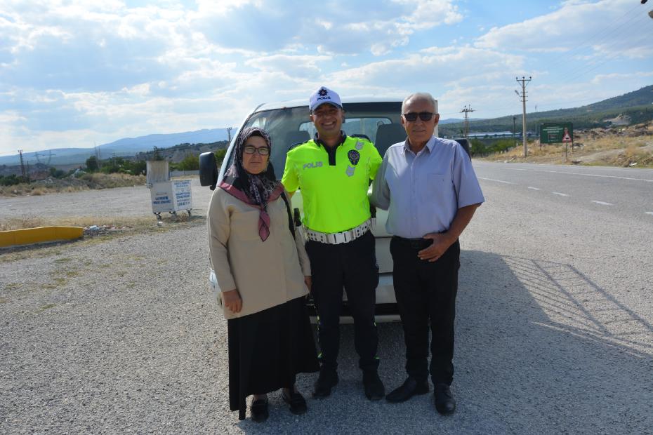 Polisten Eşini Yolda Bırakan Sürücüye Bulaşık Yıkama Cezası