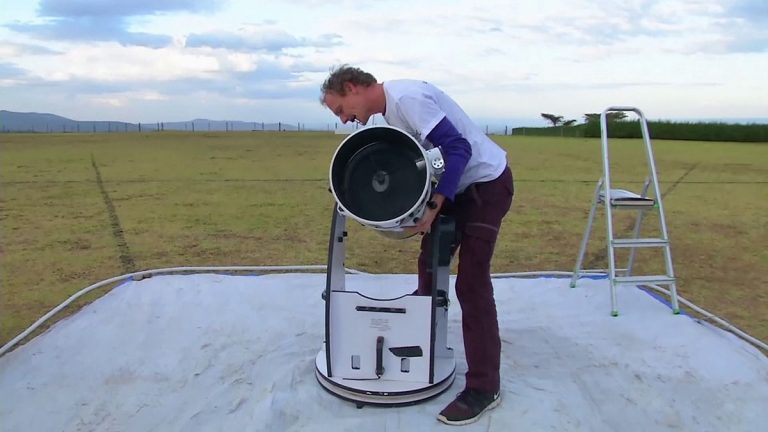 Astronomi mobil teleskopla Afrikalı çocuklara ulaşıyor