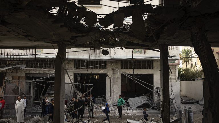 İsrail’in Gazze’deki hastaneye saldırısında TRT kameramanı gözünden yaralandı