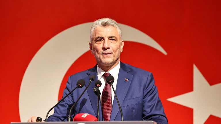 Ticaret Bakanı Ömer Bolat, temmuz ayında ihracat rekorunun kırıldığını açıkladı
