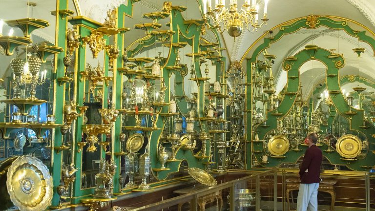 “Yeşil Kasa” soygununda çalınan mücevherler Almanya’da yeniden sergilendi