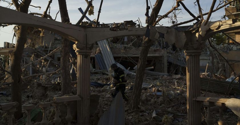 Rusya’nın Ukrayna’da bir otele düzenlediği hava saldırısında iki gazeteci yaralandı