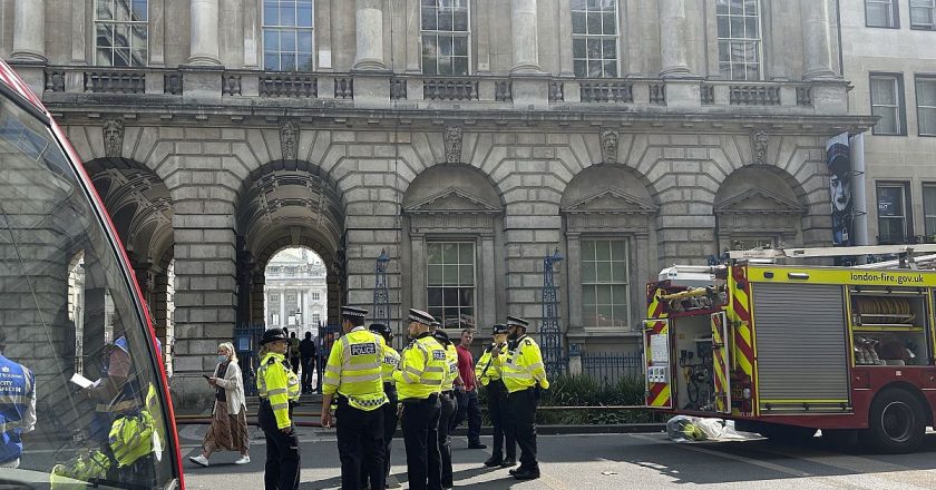 Londra’daki tarihi sanat kompleksi yangın nedeniyle bir süreliğine kapatılacak