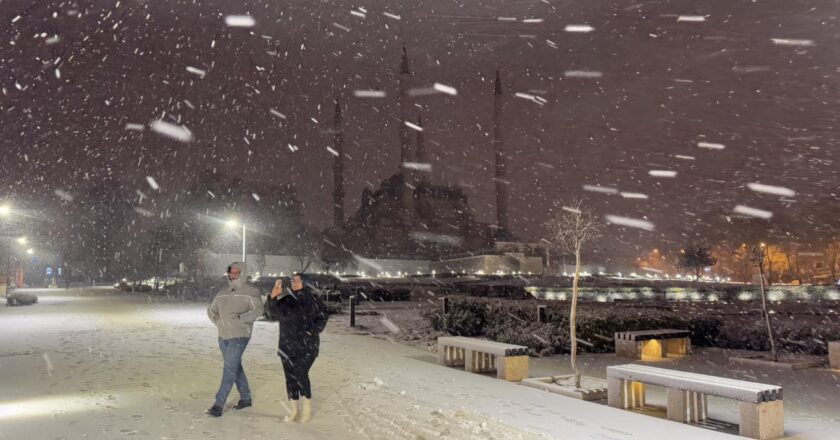 Edirne’de 4 gündür devam eden kar yağışı etkisini kaybedecek