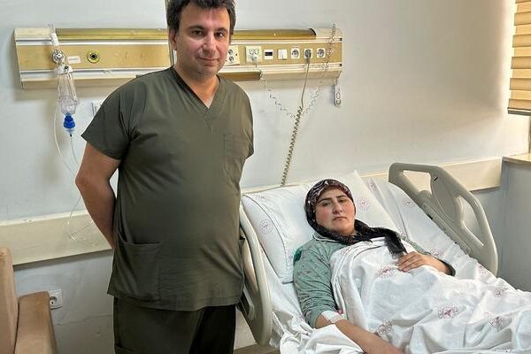 Serebral kanaması olan hamile kadın, doktorların müdahalesiyle hayata geçirildi