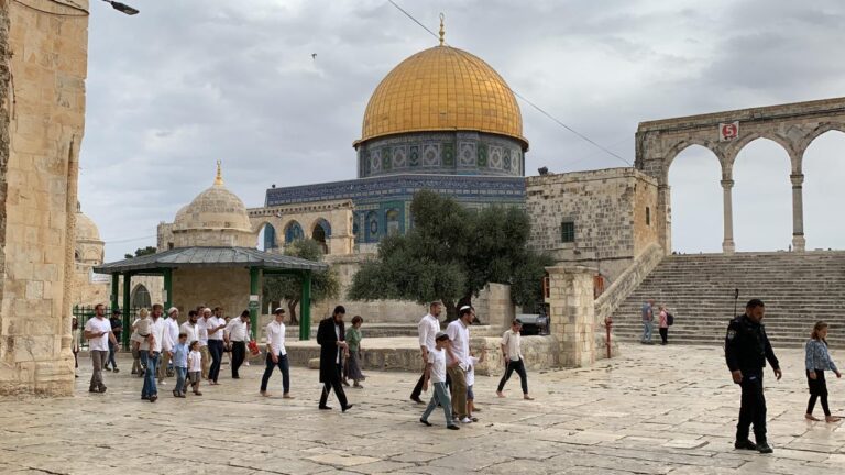 Yolcu Yahudiler Mescid el-Aksa’ya girdi