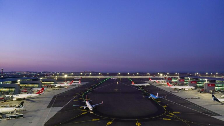 İstanbul Havaalanı’nda aynı anda uçaklar inebilir veya çıkarabilir