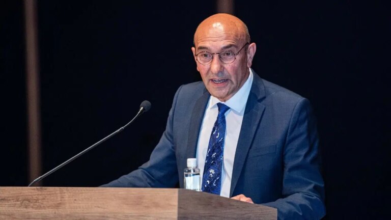 Tunç Soyer’in gözaltında alınan mesajı: “Alnım AK, kafam dikey pozisyonda” – son dakika siyasetiyle ilgili haberler