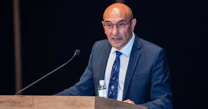 Tunç Soyer’in gözaltında alınan mesajı: “Alnım AK, kafam dikey pozisyonda” – son dakika siyasetiyle ilgili haberler