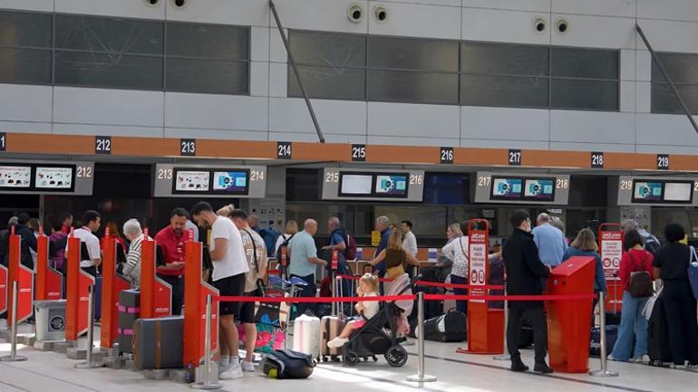 İstanbul havaalanlarını kullanan iki yolcudan biri