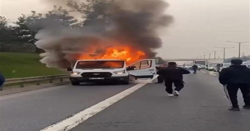 TEM Otoyolu’nda kamyonet yangını paniğe neden oldu