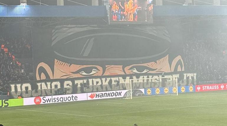 Viktoria Plzen taraftarlarının skandal pankartı: Türklerle savaş olmalı