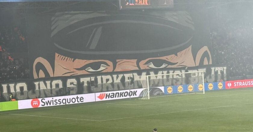 Son dakika spor haberleri | Viktoria Plzen taraftarlarının skandal pankartı: Türklerle savaş olmalı