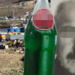 Gazoz şişesinden bir yudum aldı, hayatta kalma mücadelesi veriyor